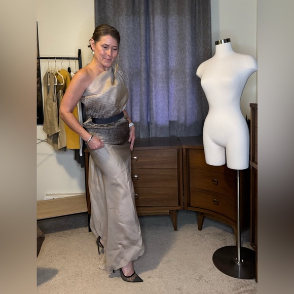 Victoria Beckham Asymmetric silk-gazar gown ($2,730) - Picture 12 of 17